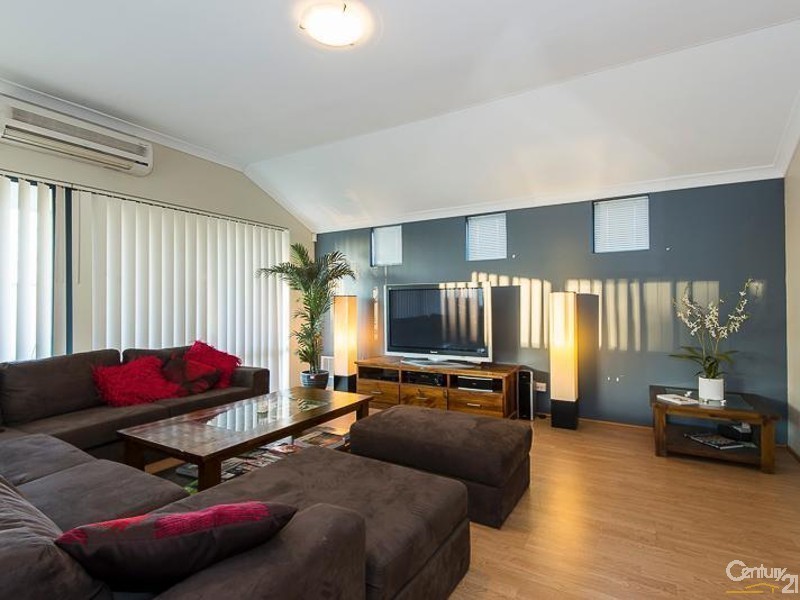 2/21 Monroe Turn, Success WA 6164