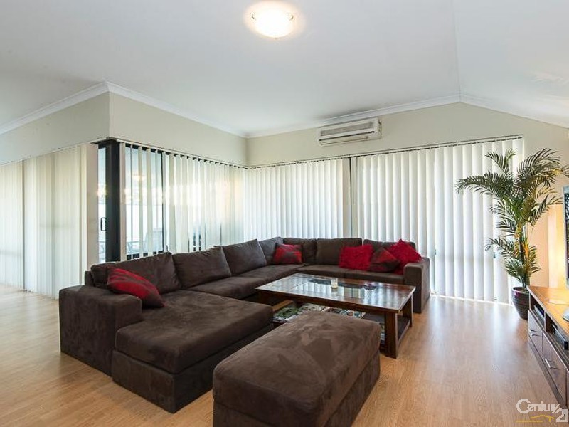 2/21 Monroe Turn, Success WA 6164