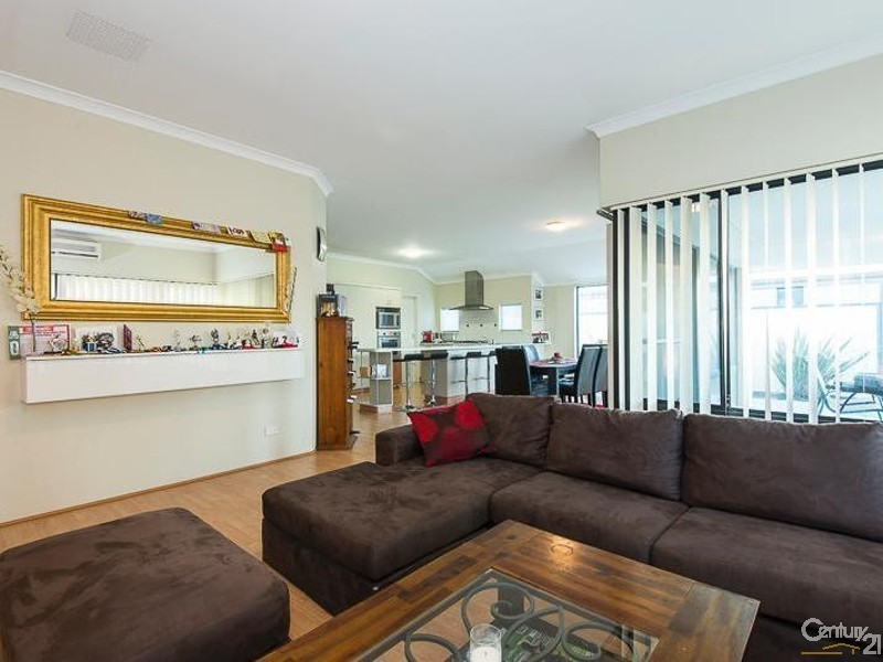 2/21 Monroe Turn, Success WA 6164