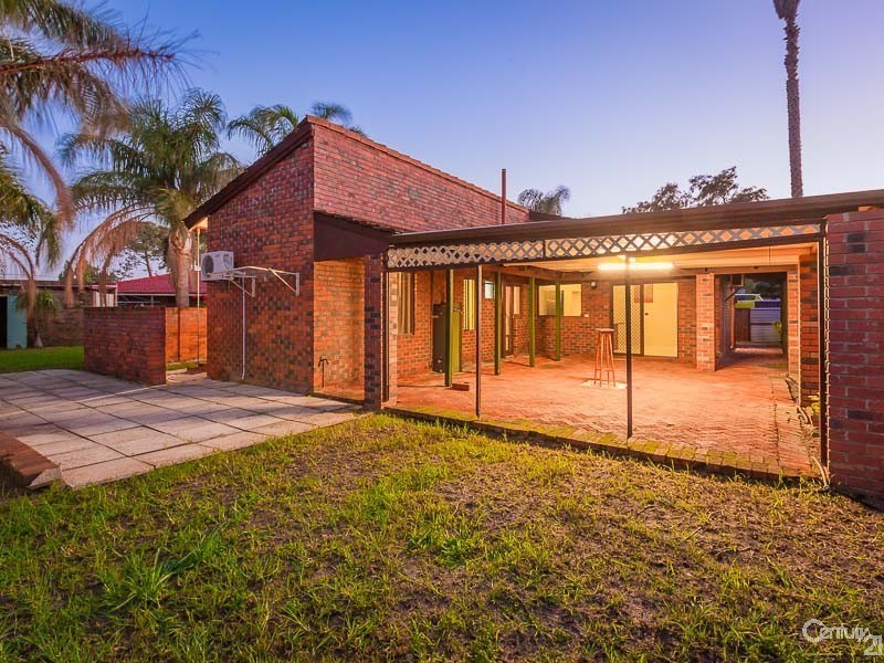 10 Oakfield Place, Kelmscott WA 6111