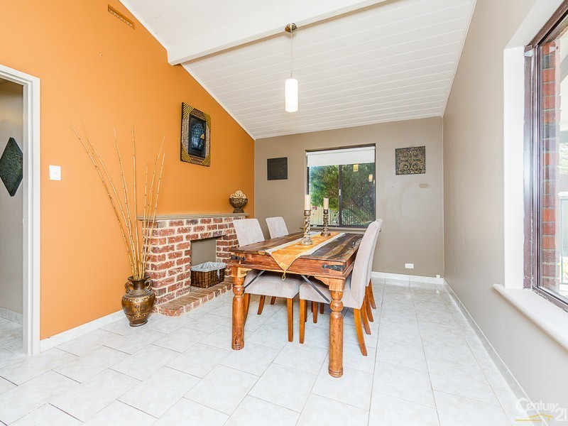 10 Oakfield Place, Kelmscott WA 6111