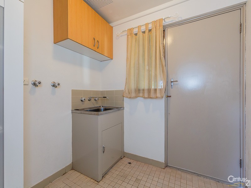 10 Oakfield Place, Kelmscott WA 6111