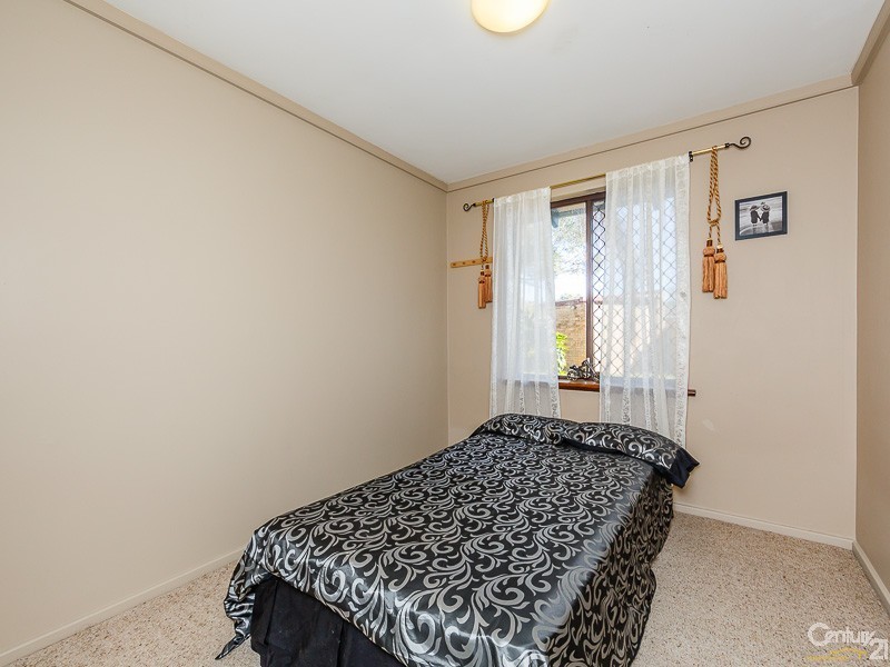 10 Oakfield Place, Kelmscott WA 6111