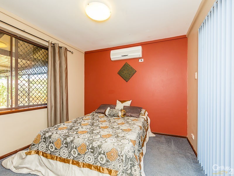 10 Oakfield Place, Kelmscott WA 6111