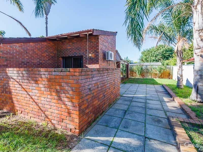 10 Oakfield Place, Kelmscott WA 6111