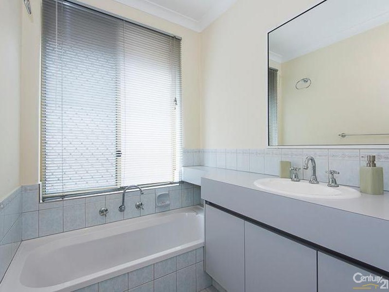 10 Debutante Close, Huntingdale WA 6110