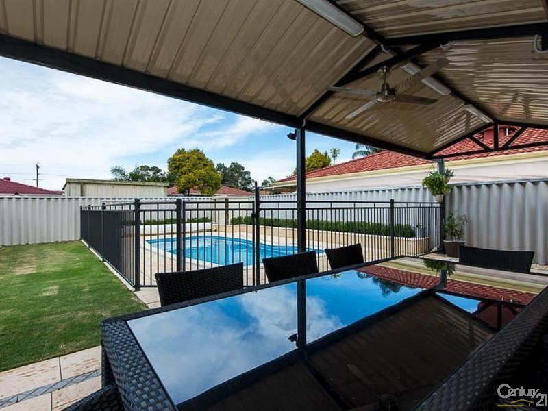 10 Debutante Close, Huntingdale WA 6110