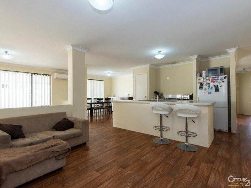 85 Southampton Drive, Piara Waters WA 6112