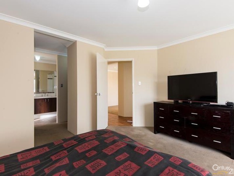 85 Southampton Drive, Piara Waters WA 6112