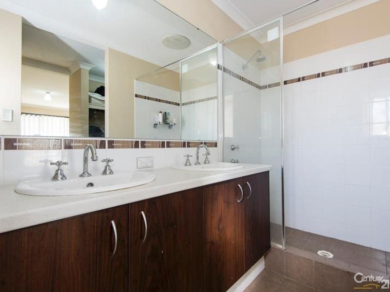 85 Southampton Drive, Piara Waters WA 6112