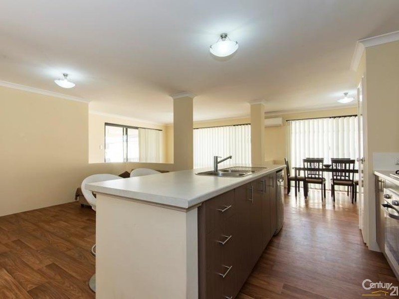 85 Southampton Drive, Piara Waters WA 6112