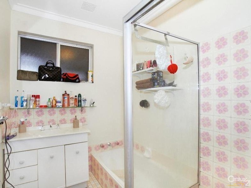 18b Spring Road, Thornlie WA 6108