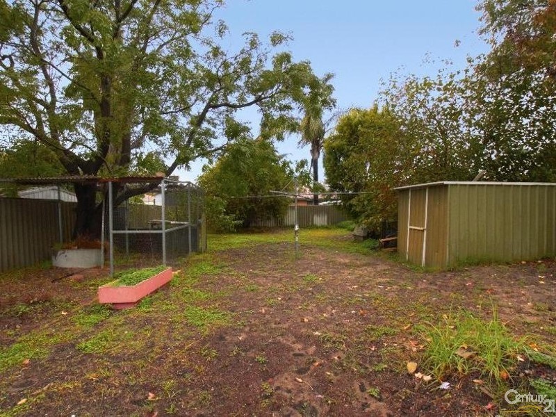 18b Spring Road, Thornlie WA 6108