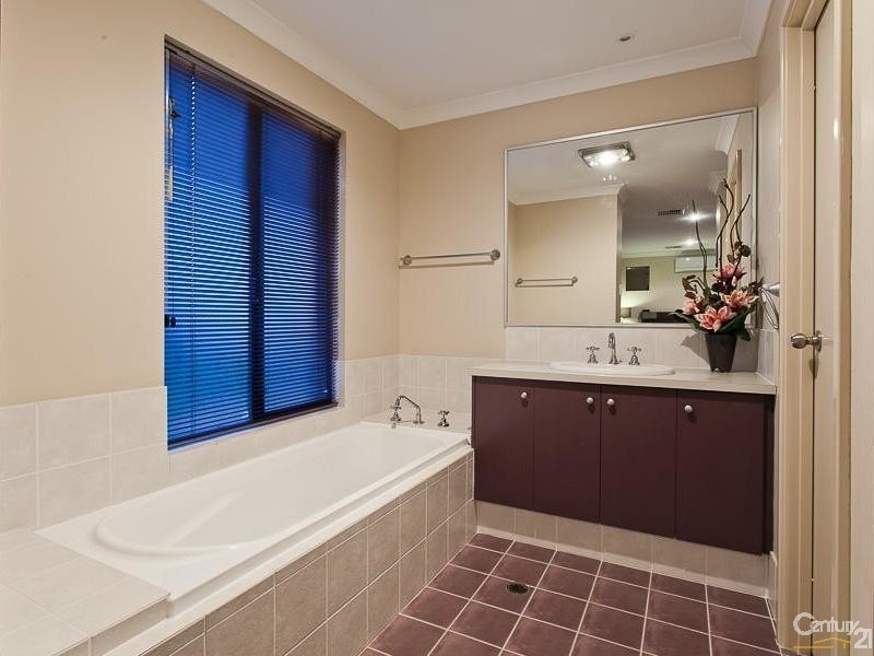 16 Parkview Drive, Southern River WA 6110