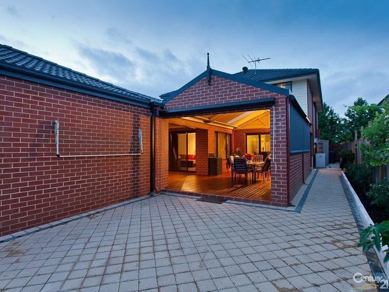 16 Parkview Drive, Southern River WA 6110