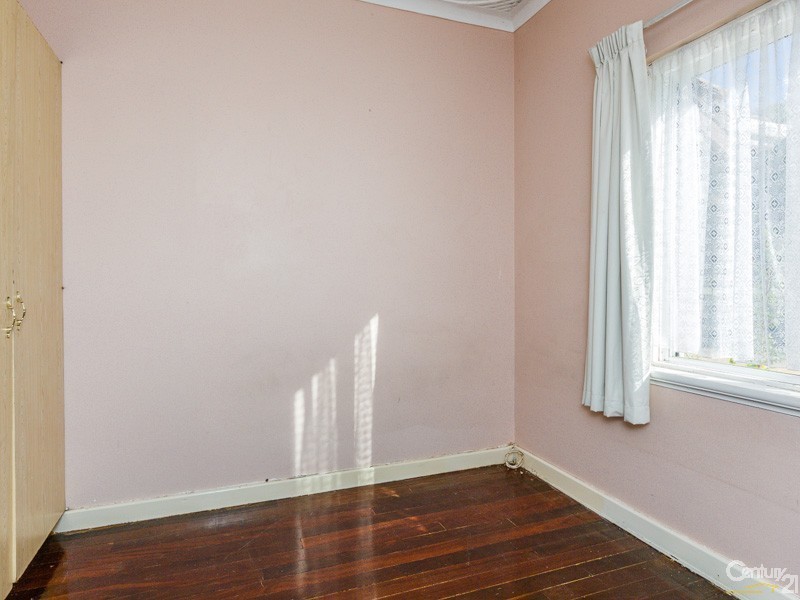 18 Hunt Street, Thornlie WA 6108