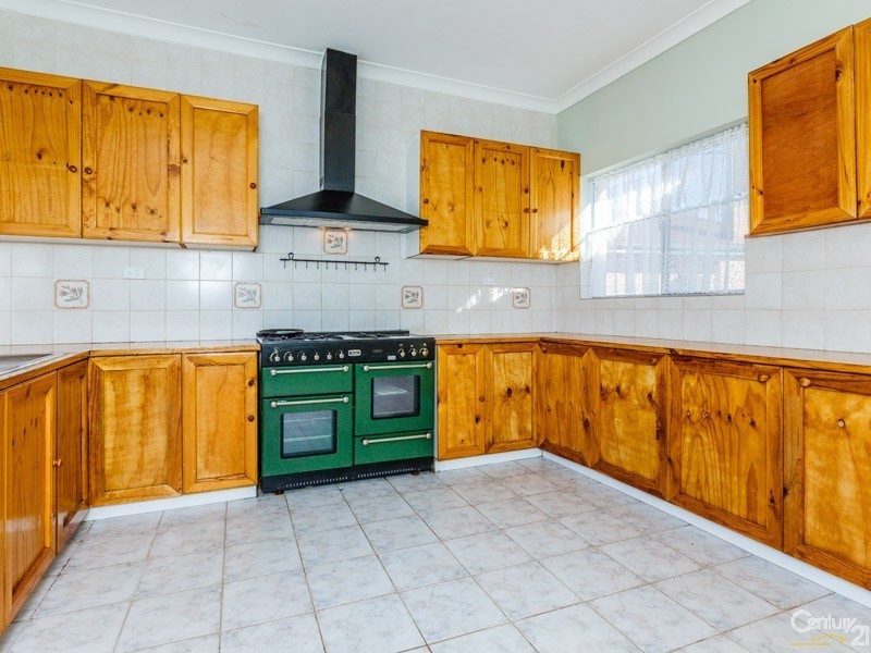 18 Hunt Street, Thornlie WA 6108