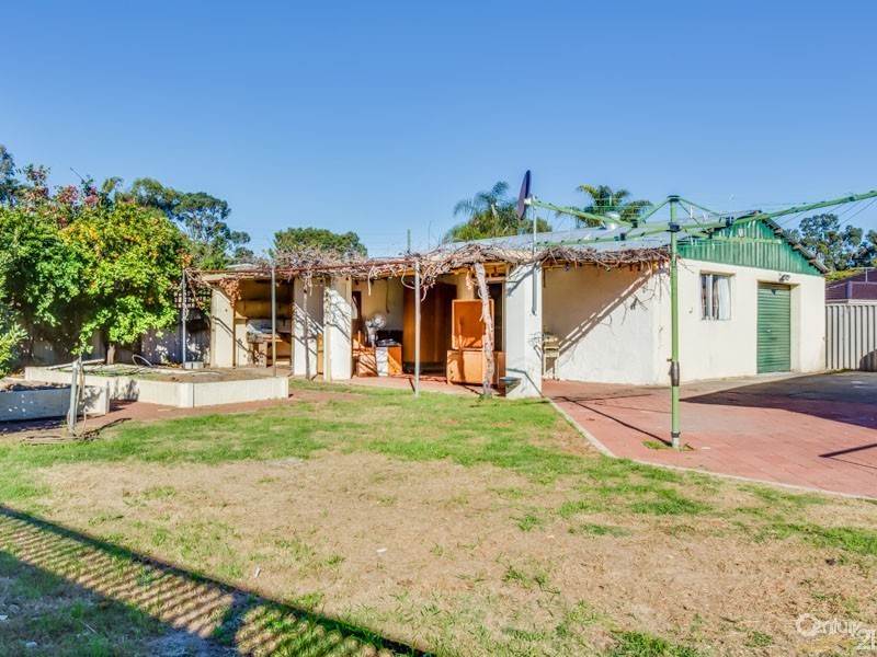 18 Hunt Street, Thornlie WA 6108