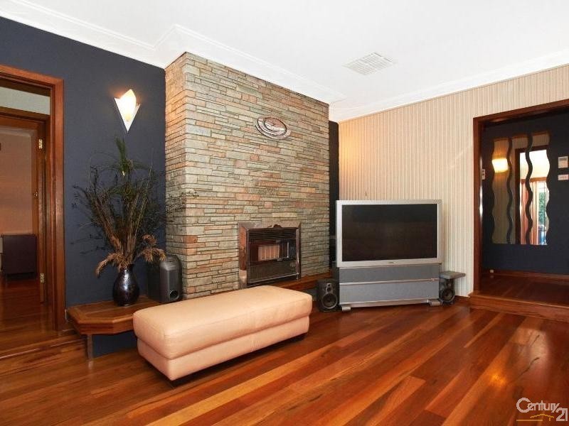 8 Gordon Street, Maida Vale WA 6057