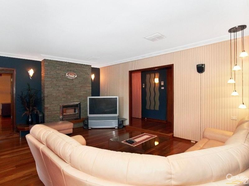 8 Gordon Street, Maida Vale WA 6057