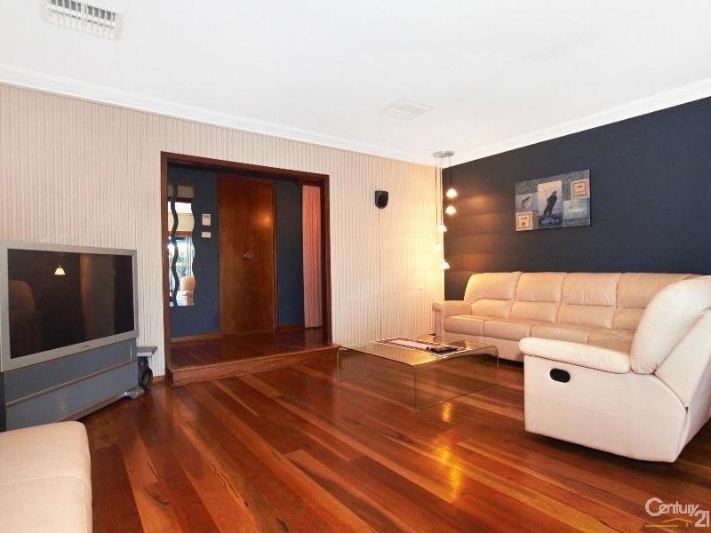 8 Gordon Street, Maida Vale WA 6057