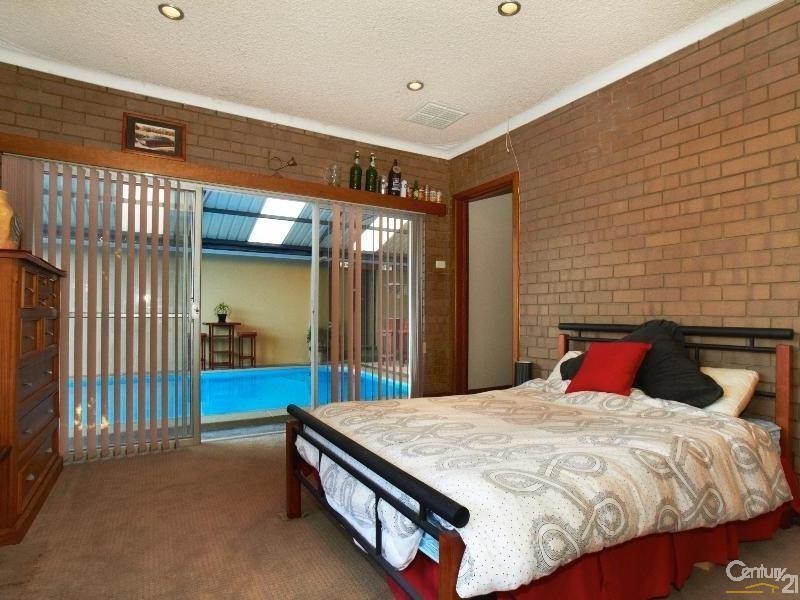 8 Gordon Street, Maida Vale WA 6057