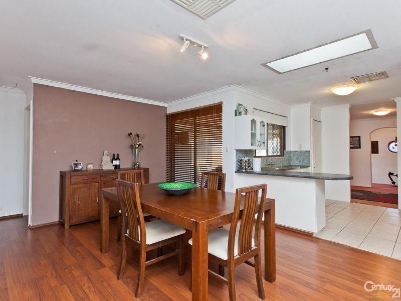 8 Selsdon Road, Camillo WA 6111
