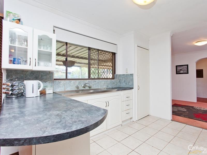 8 Selsdon Road, Camillo WA 6111