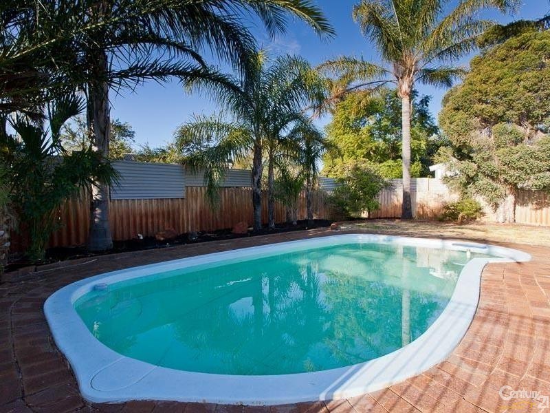 8 Selsdon Road, Camillo WA 6111