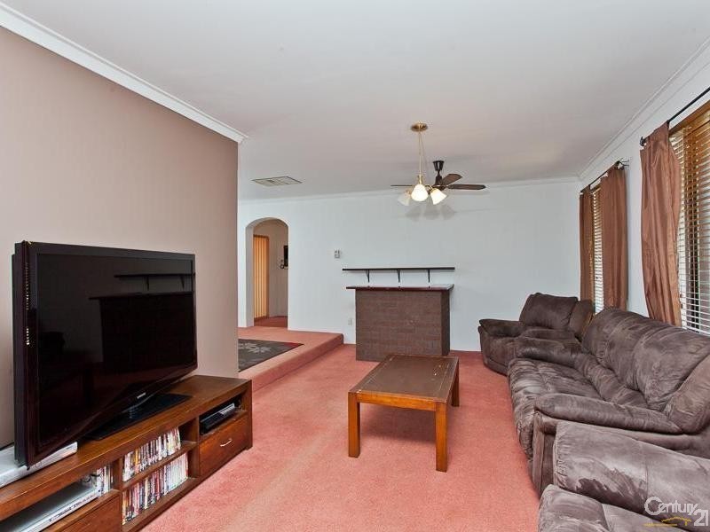 8 Selsdon Road, Camillo WA 6111