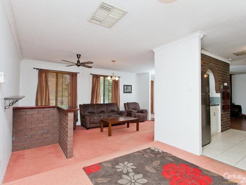8 Selsdon Road, Camillo WA 6111