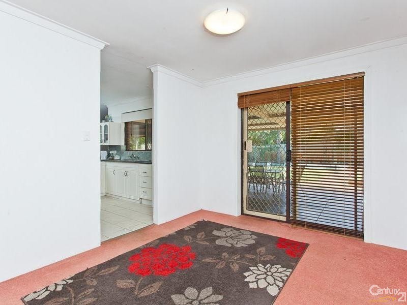 8 Selsdon Road, Camillo WA 6111