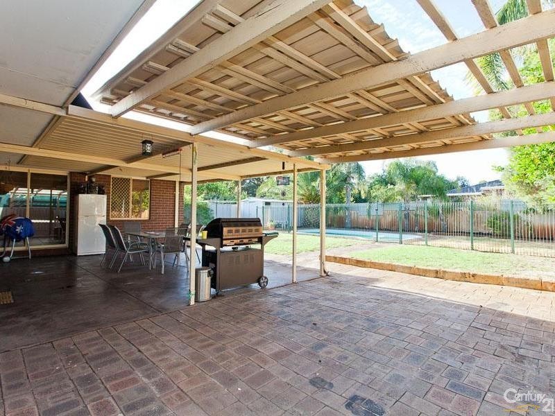 8 Selsdon Road, Camillo WA 6111