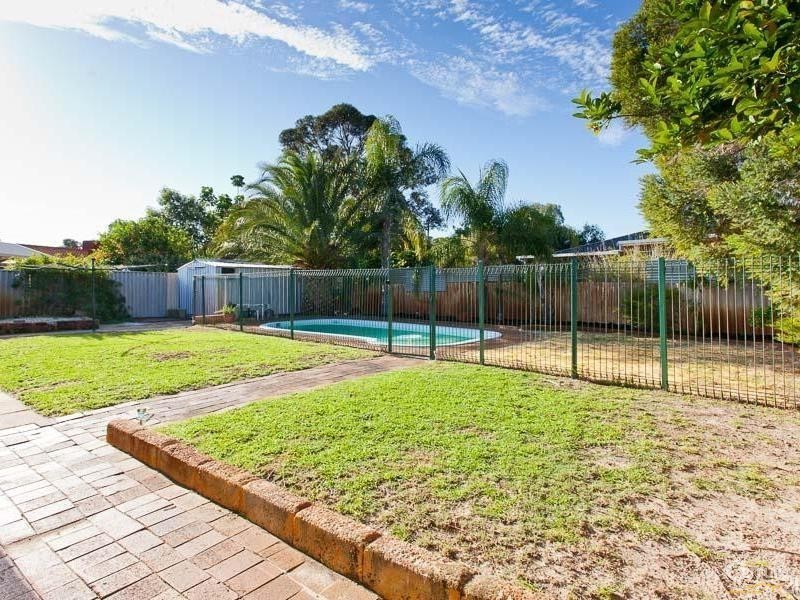 8 Selsdon Road, Camillo WA 6111