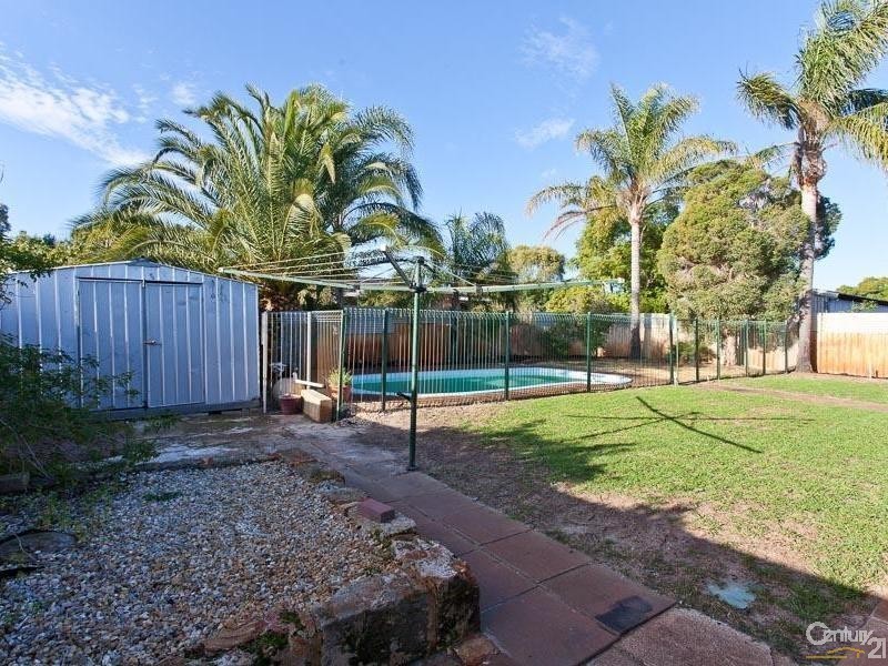 8 Selsdon Road, Camillo WA 6111
