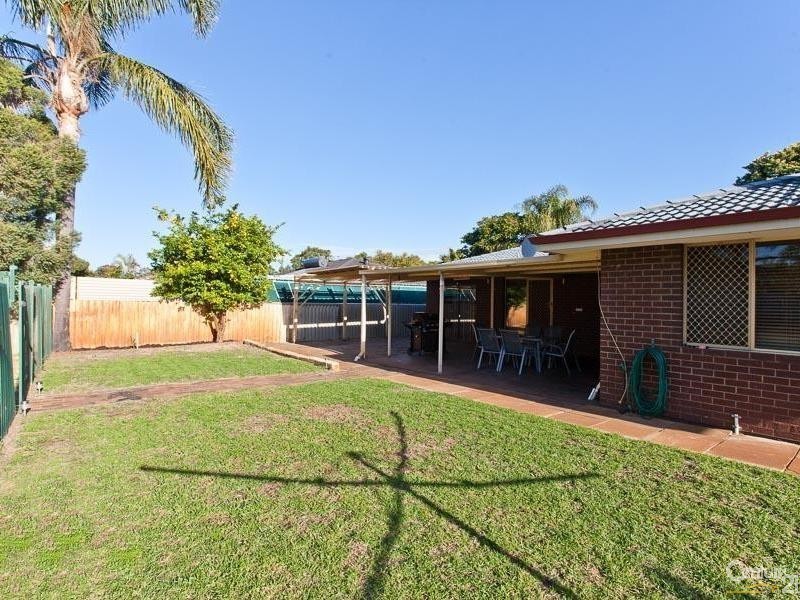 8 Selsdon Road, Camillo WA 6111