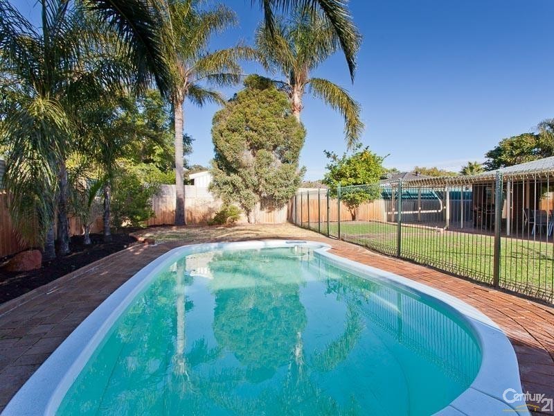8 Selsdon Road, Camillo WA 6111