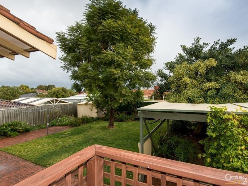 17 Crusader Drive, Thornlie WA 6108