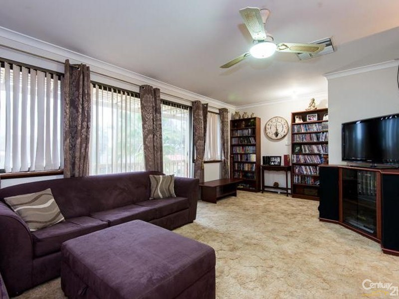 17 Crusader Drive, Thornlie WA 6108