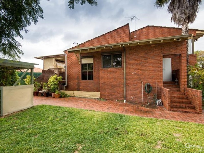 17 Crusader Drive, Thornlie WA 6108