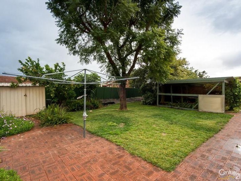 17 Crusader Drive, Thornlie WA 6108