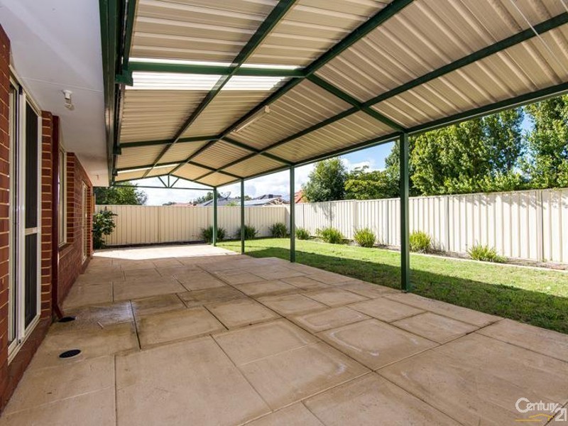 10 Sittella Gardens, East Cannington WA 6107