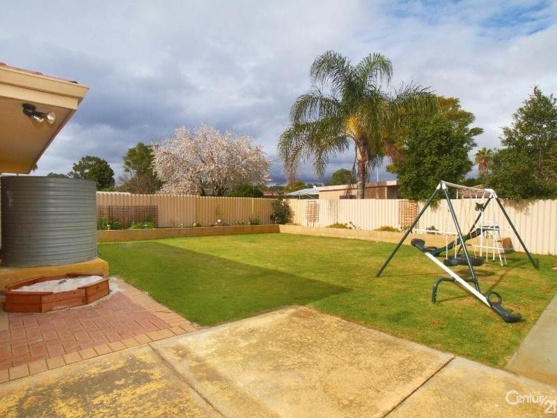 14 Lawrence Street, Gosnells WA 6110