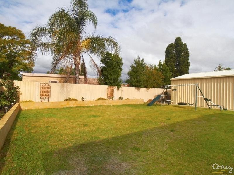 14 Lawrence Street, Gosnells WA 6110