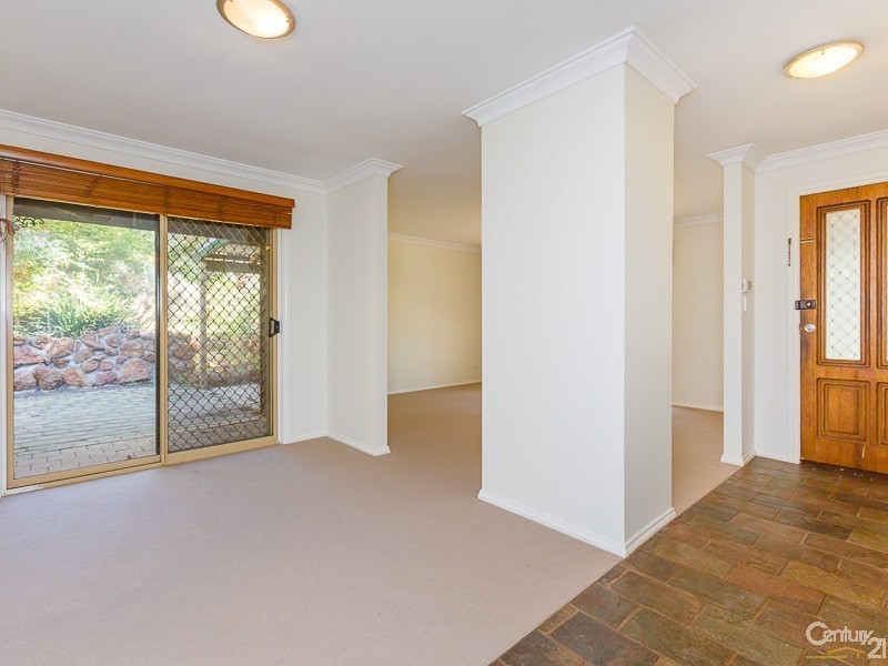 27 Hall Road, Roleystone WA 6111