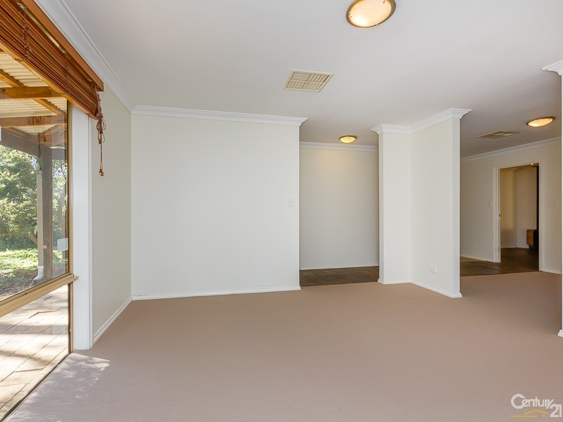 27 Hall Road, Roleystone WA 6111