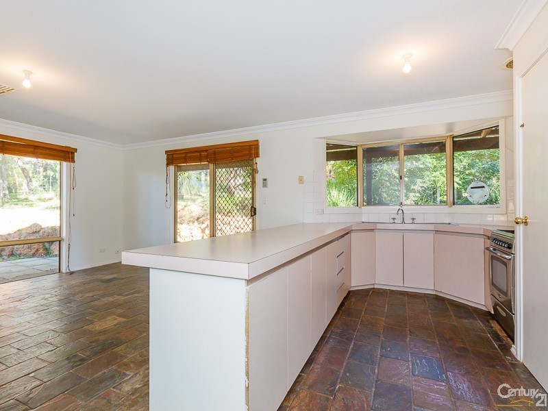 27 Hall Road, Roleystone WA 6111