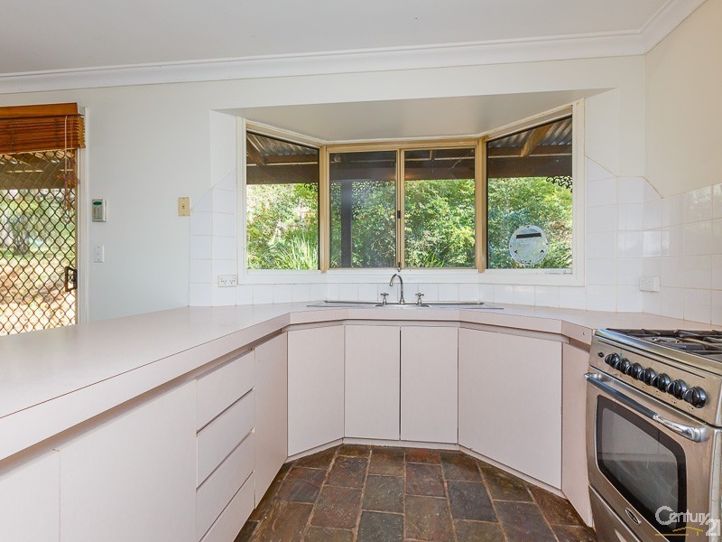 27 Hall Road, Roleystone WA 6111