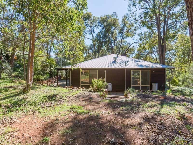 27 Hall Road, Roleystone WA 6111