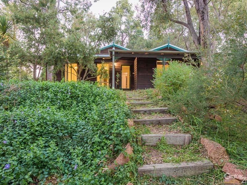 27 Hall Road, Roleystone WA 6111